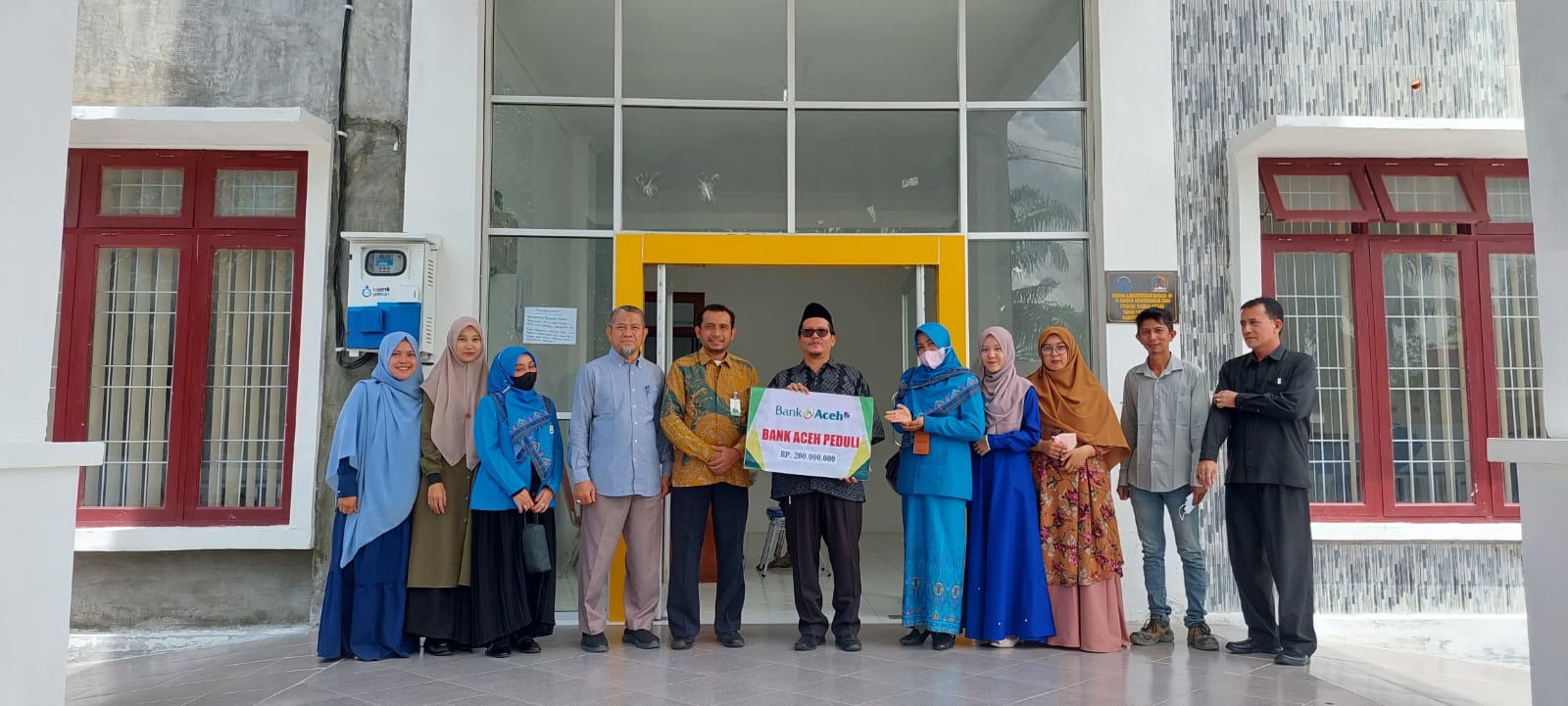 Dukung Pendidikan Bank Aceh Syariah Serahkan 200 Juta Untuk PBI Teuku Umar